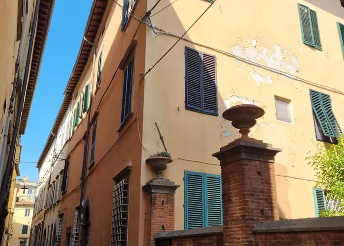 Dimora Leone Apartment Lucca